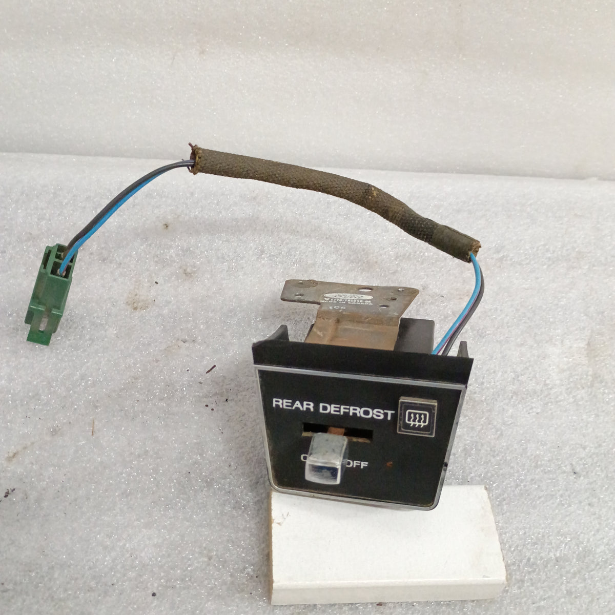 80-86 Rear Window Defrost Switch Ford Bronco (Used) OEM Bullnose 22508128