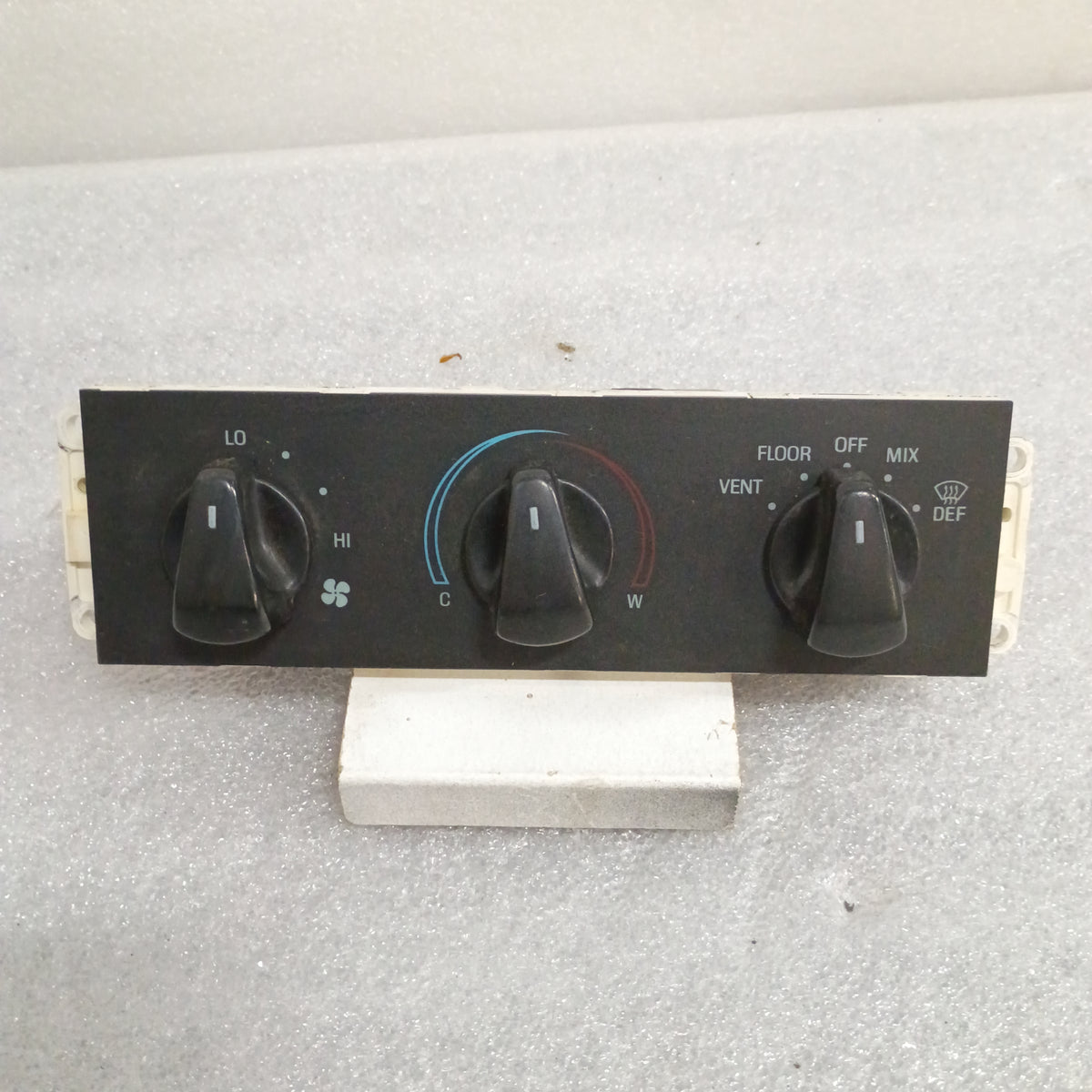 92-95 Heater / HVAC Control without Air Conditioning (Used) Ford F150 F250 F350 Bronco
