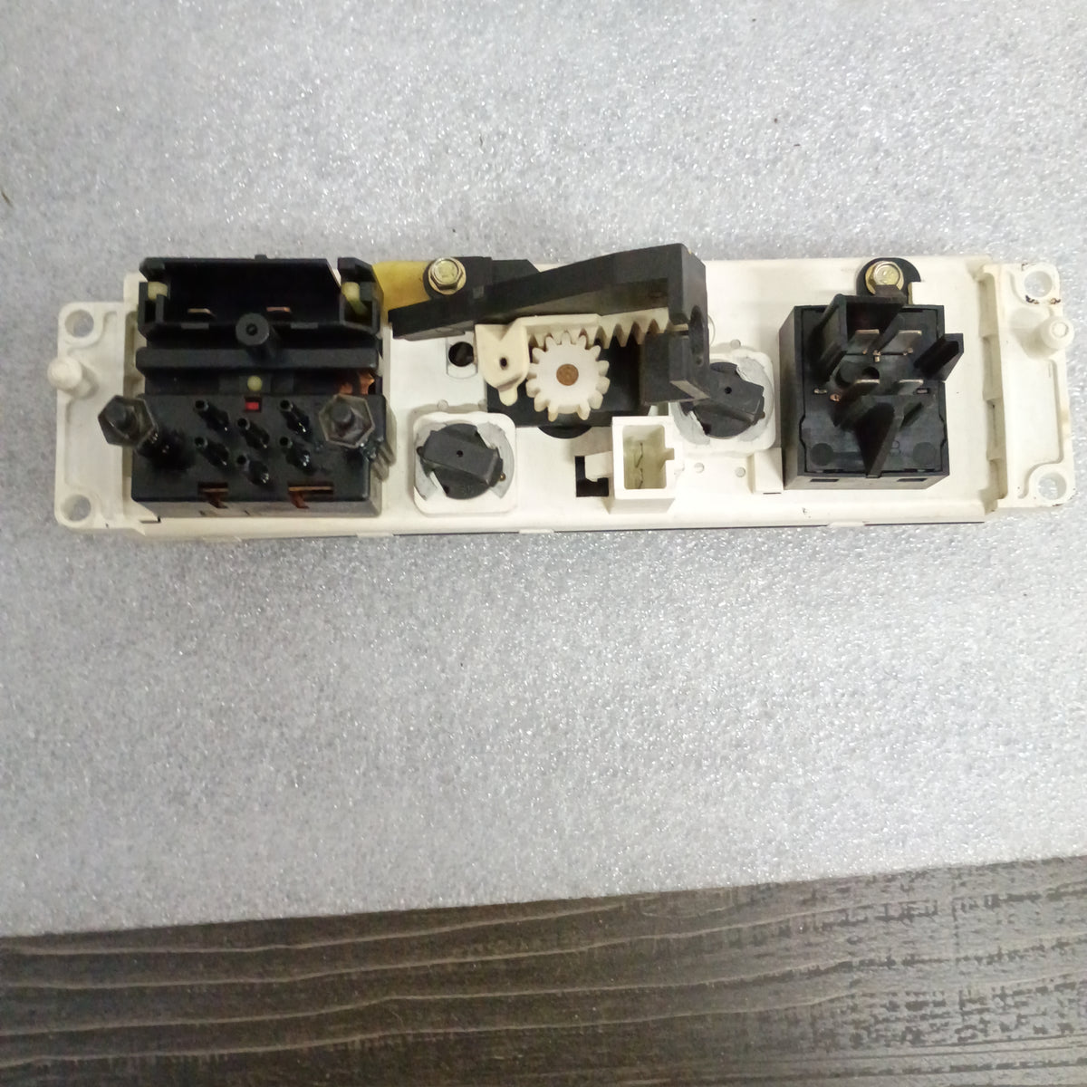 92-95 Heater / HVAC Control without Air Conditioning (Used) Ford F150 F250 F350 Bronco