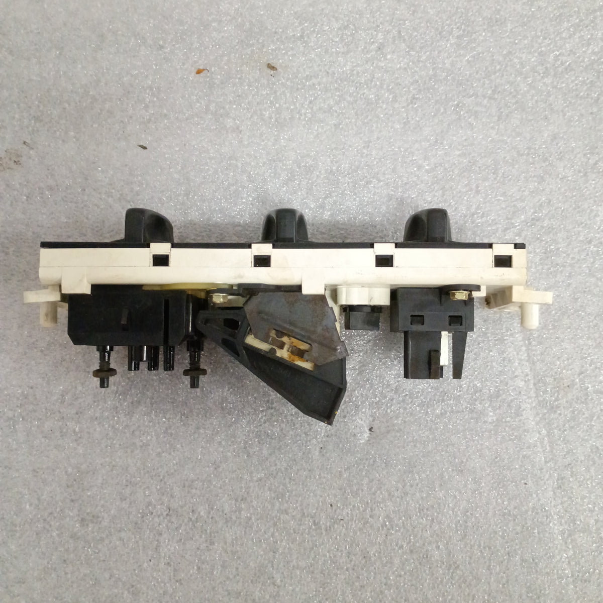92-95 Heater / HVAC Control without Air Conditioning (Used) Ford F150 F250 F350 Bronco