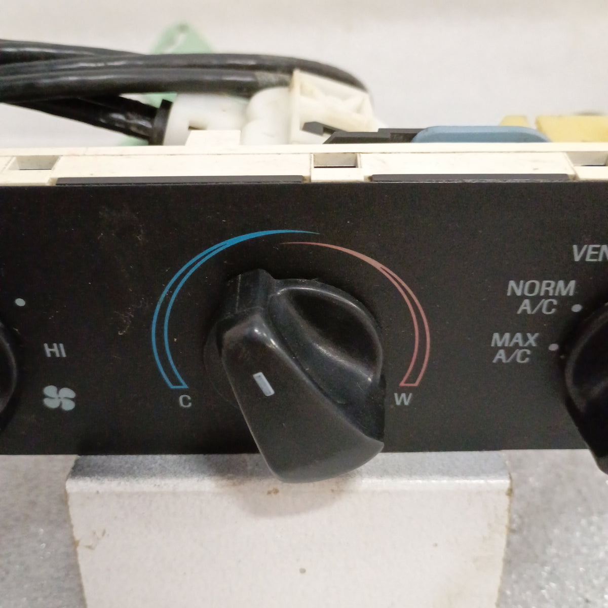 Ford HVAC control panel with dual cable and knobs for temperature, fan speed, and function. Compatible with 1992-1997 models.