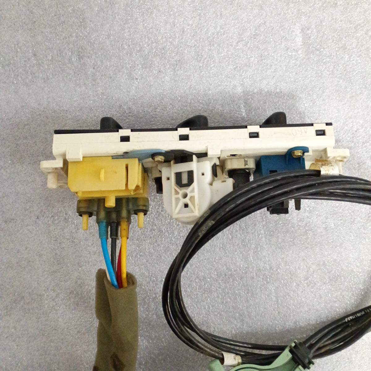 Ford dual cable HVAC control unit for F150, F250, F350, Bronco with knobs and cables, enhances heater reliability.