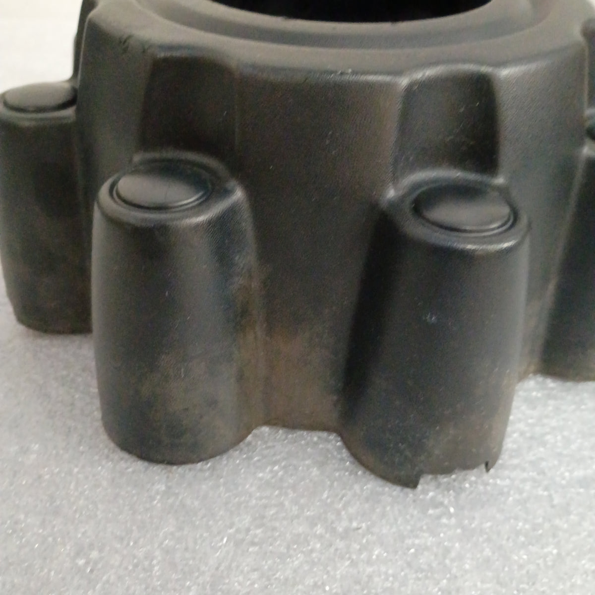 99-04 OEM Flat Black Center Caps 8 Lug 4WD (Set of 4) (Used) Ford F250 F350 Super Duty
