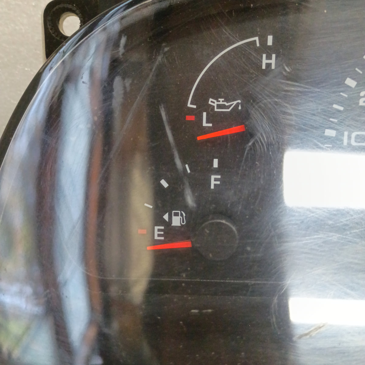 02-04 Gas Gauge Cluster with Tach (Used) F250 F350 Super Duty