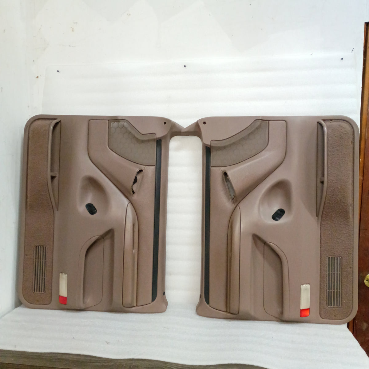 1992-1997 Deluxe Tan Deluxe Door Panels (Used) Ford F150 F250 F350 Bronco OEM XLT