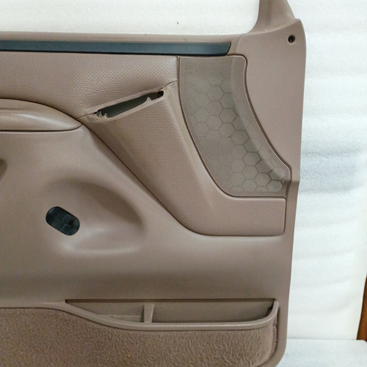 1992-1997 Deluxe Tan Deluxe Door Panels (Used) Ford F150 F250 F350 Bronco OEM XLT