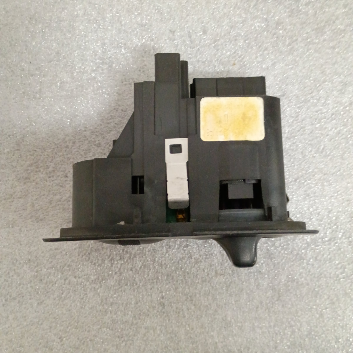 Headlight panel with switch and dimmer for 2001-2004 Ford F-250/F-350 Super Duty, manufacturer part 1C3T-11654.