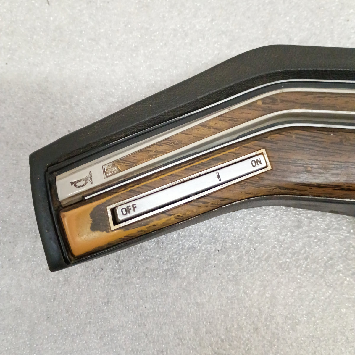 80-86 Wood Grain Steering Wheel Horn Pad with Cruise (Used) F150 F250 F350 Bronco