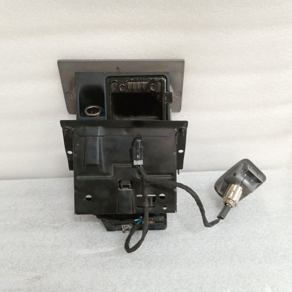 92-96 Light/Opal Gray Ashtray Assembly (Used) Opal Ford F150 F250 F350 Bronco