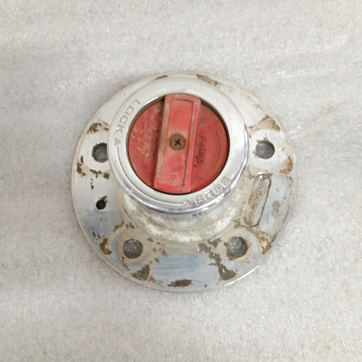 Ford OEM Top Hat Manual Locking Hub for 1987-1988 F-150/Bronco, Dana 44 IFS, red and chrome, used condition.
