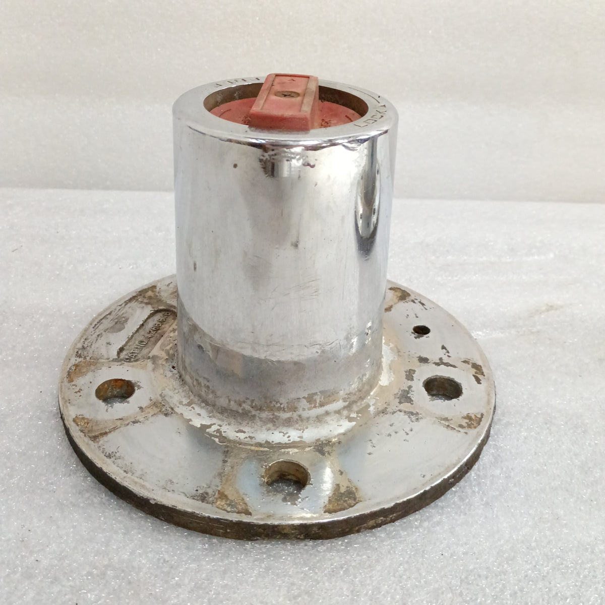 Ford Top Hat Manual Locking Hub for 1987-1988 F-150/Bronco Dana 44 IFS, chrome with red selector knob, 19 spline.