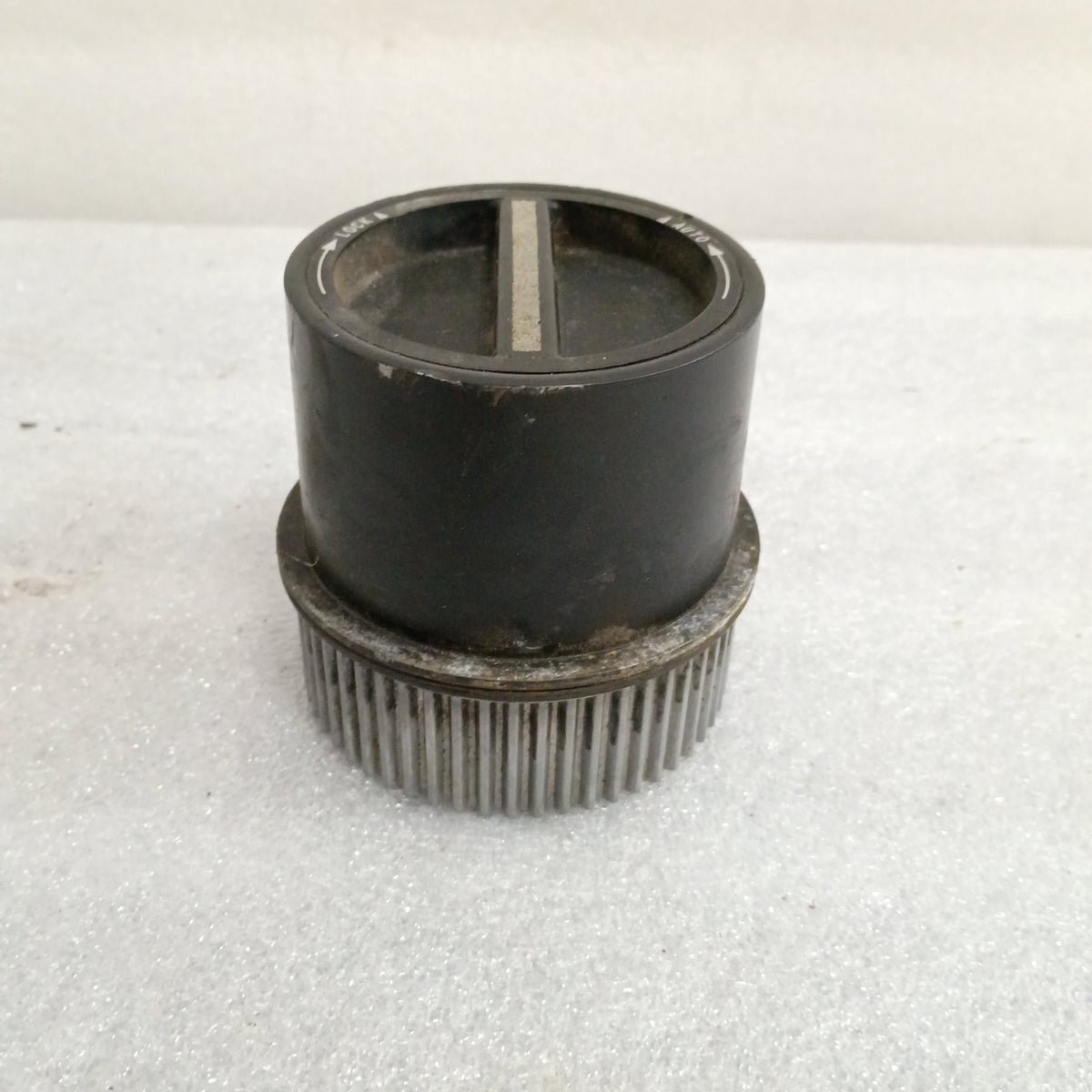 OEM Ford manual locking hub, used condition, for 1999-2004 F-250/F-350 Super Duty, compatible with Dana 50/60 axles.