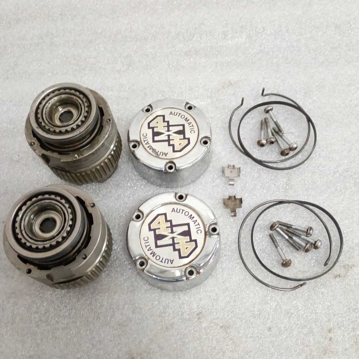 80-96 Automatic Locking Hubs 5 Bolt Dana 44 IFS (Used) Super Duty F250 F350 4WD 4x4