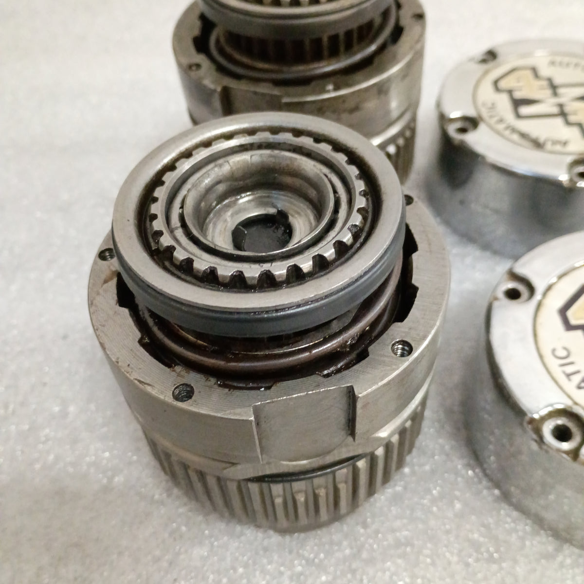 80-96 Automatic Locking Hubs 5 Bolt Dana 44 IFS (Used) Super Duty F250 F350 4WD 4x4