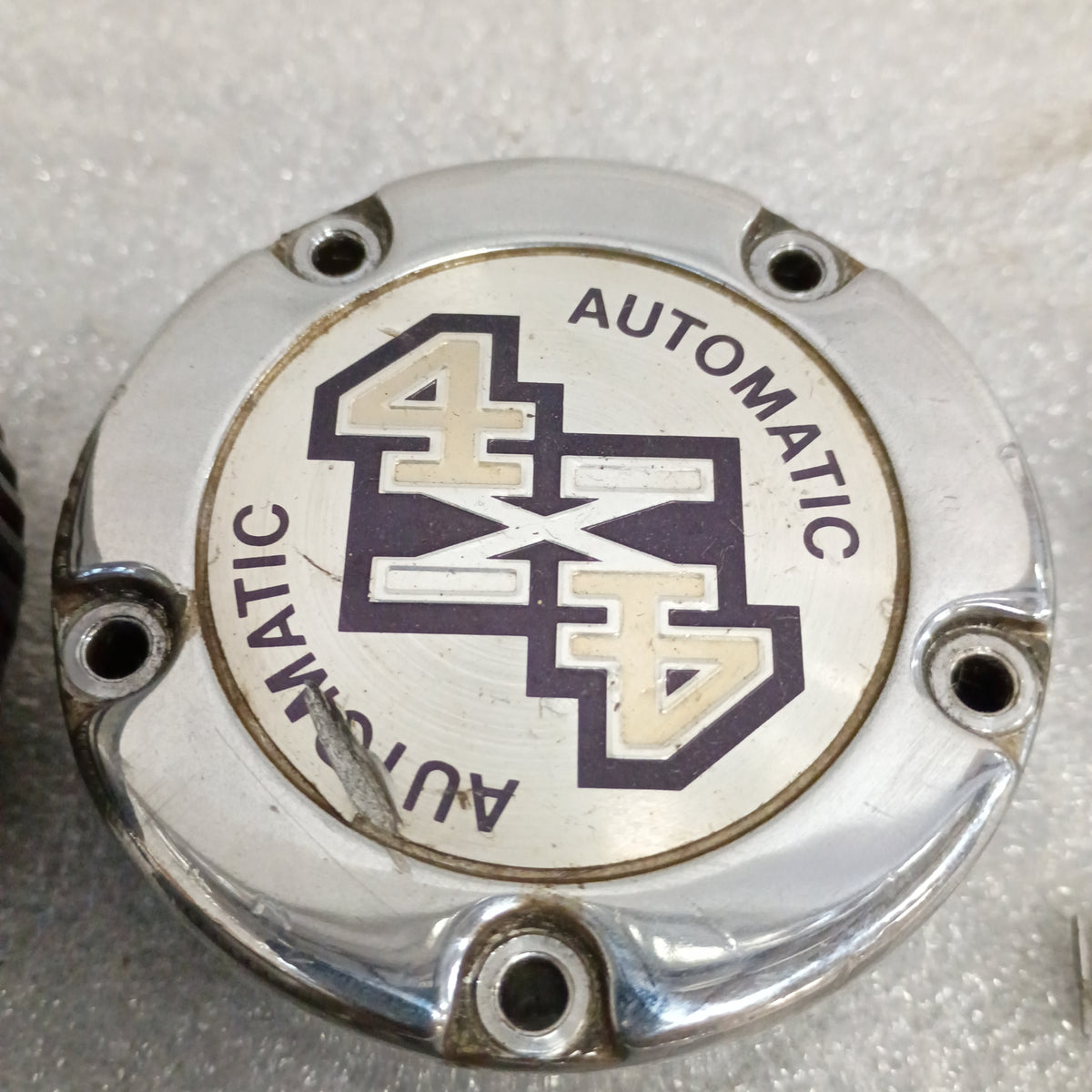 80-96 Automatic Locking Hubs 5 Bolt Dana 44 IFS (Used) Super Duty F250 F350 4WD 4x4