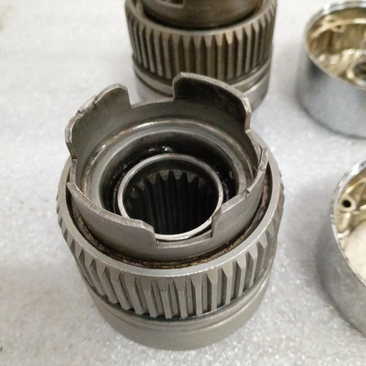 80-96 Automatic Locking Hubs 5 Bolt Dana 44 IFS (Used) Super Duty F250 F350 4WD 4x4
