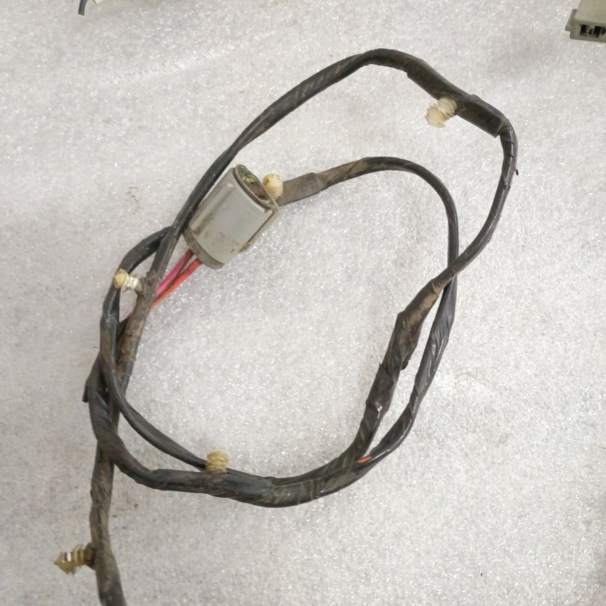 Ford wire harness for power windows and locks, compatible with 1987-1991 F-Series and Bronco, showing connectors and wiring.