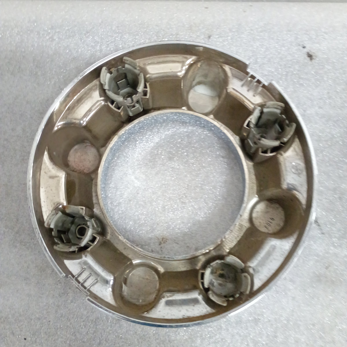 Chrome-plated Ford wheel center cap, 8 3/8" diameter, suitable for 2017-2023 F250, F350 Super Duty, part HC3C-1A096-KD.