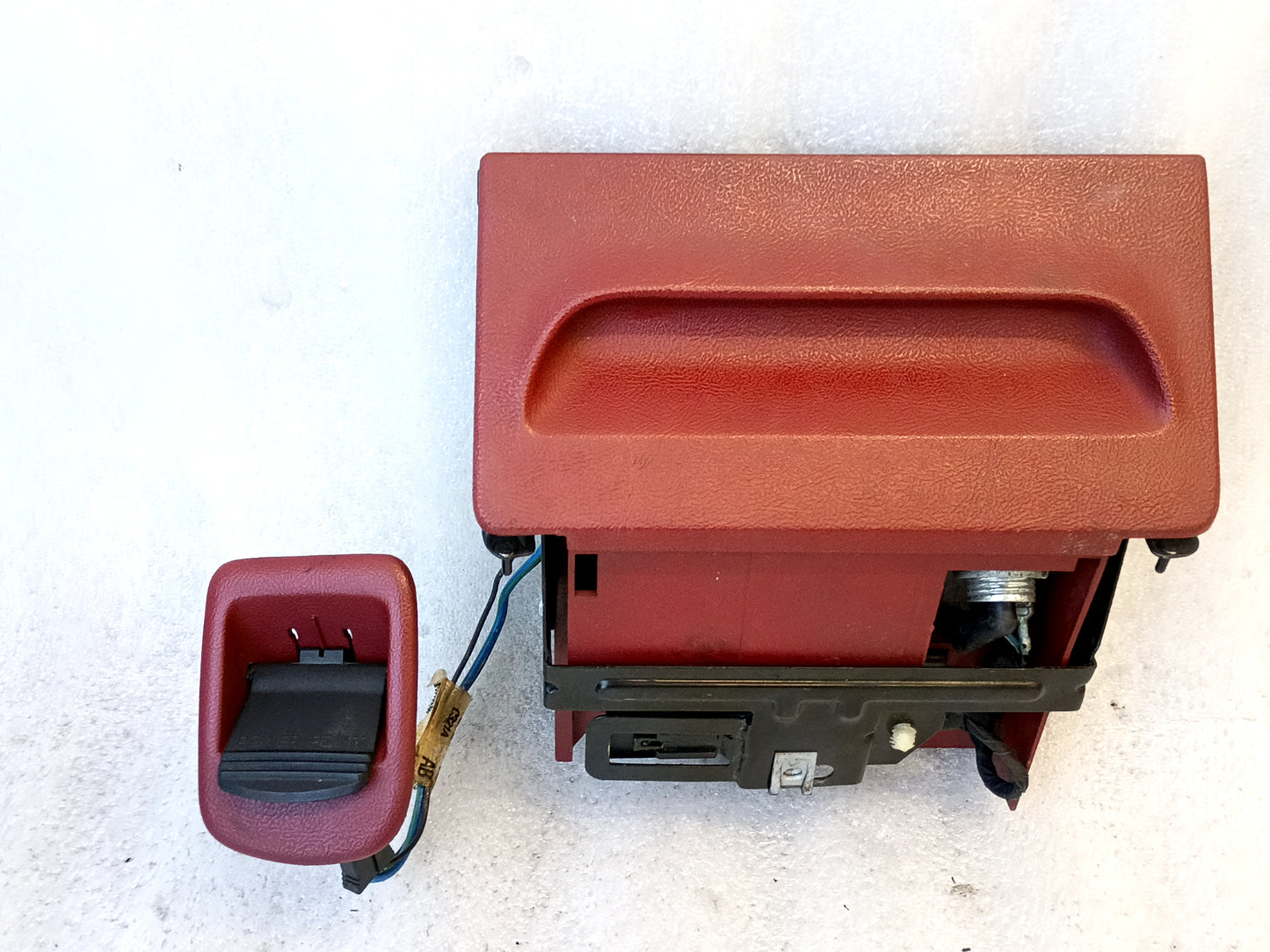 92-96 Light/Scarlet Red Ashtray Assembly (Used) Ford F150 F250 F350 Bronco