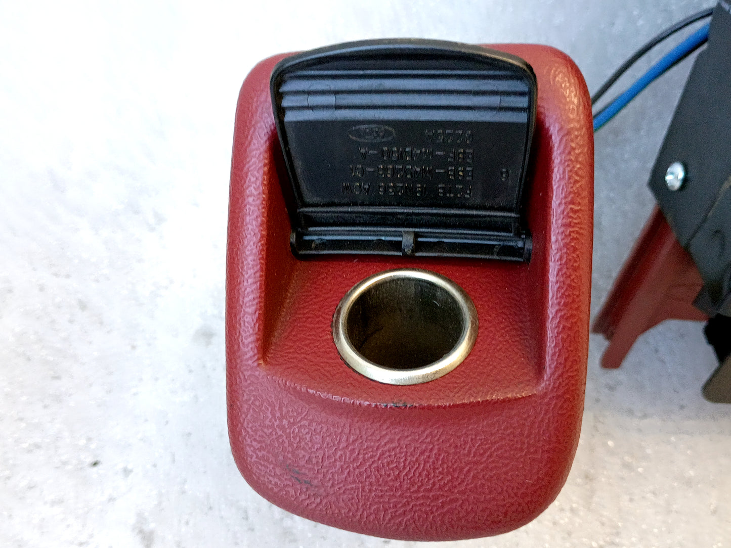 92-96 Light/Scarlet Red Ashtray Assembly (Used) Ford F150 F250 F350 Bronco