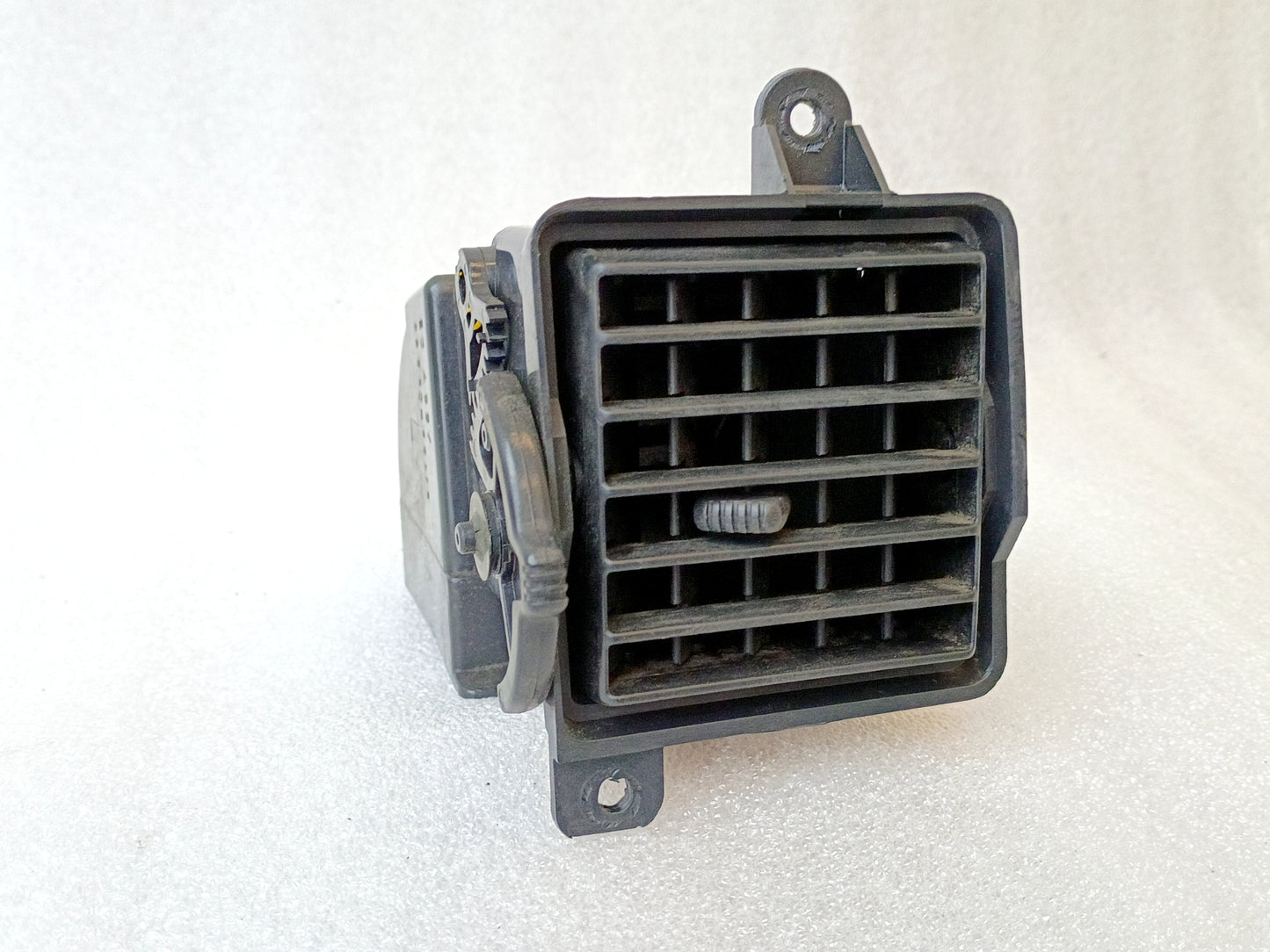 89-95 Left/Driver Side Dash AC Vent (Used) Toyota 4Runner Pickup OEM  55686-89102