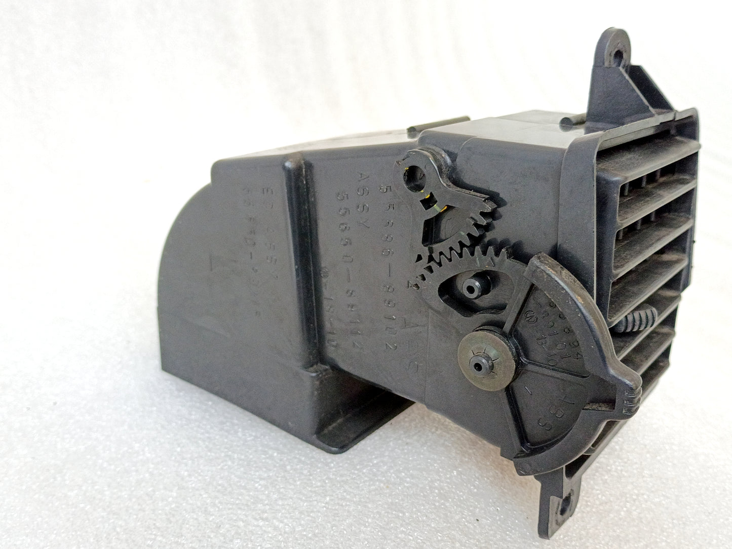 89-95 Left/Driver Side Dash AC Vent (Used) Toyota 4Runner Pickup OEM  55686-89102