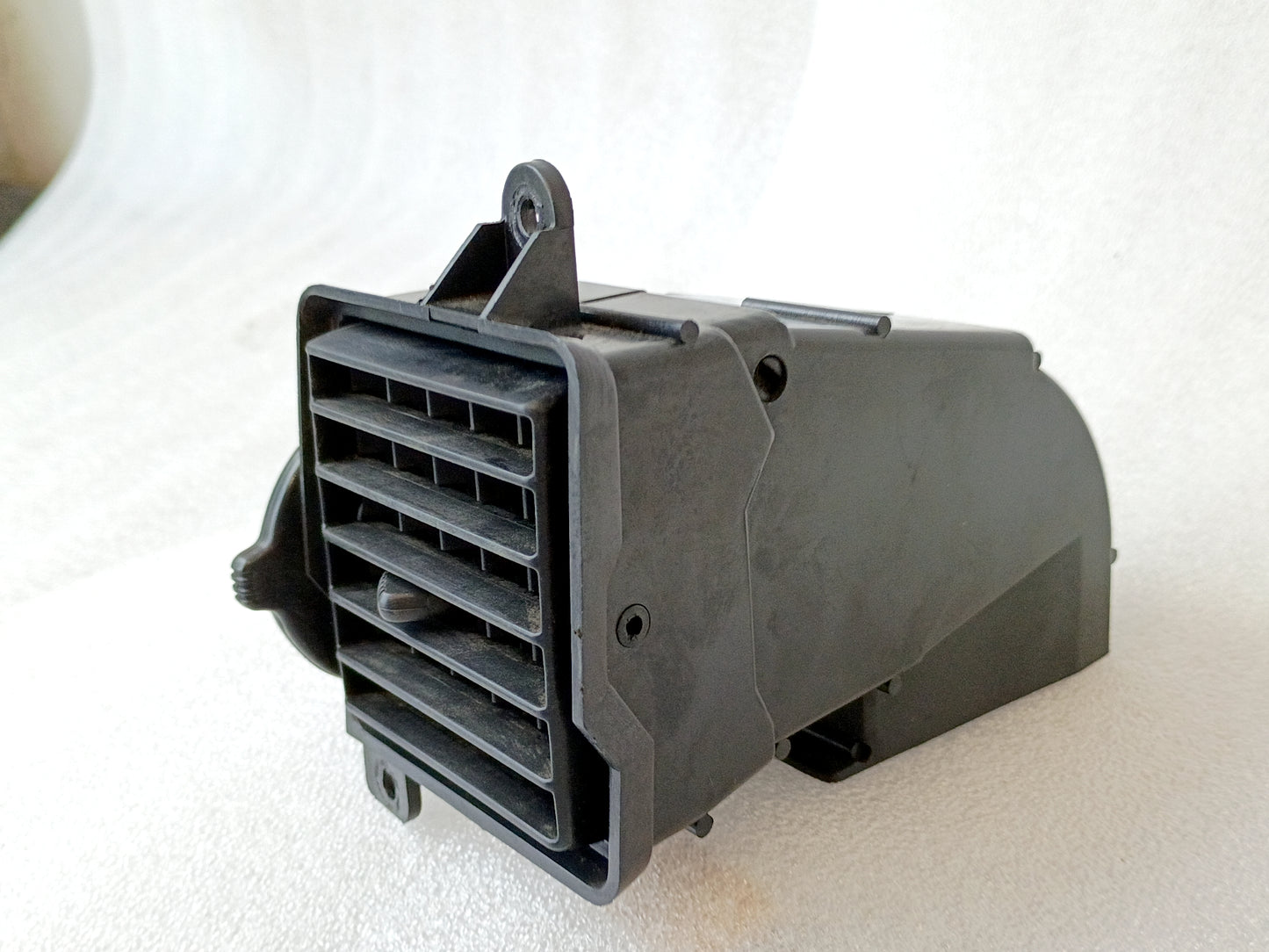 89-95 Left/Driver Side Dash AC Vent (Used) Toyota 4Runner Pickup OEM  55686-89102