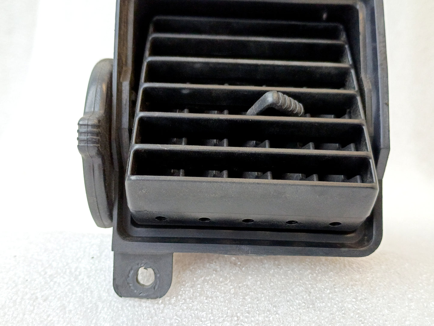 89-95 Left/Driver Side Dash AC Vent (Used) Toyota 4Runner Pickup OEM  55686-89102