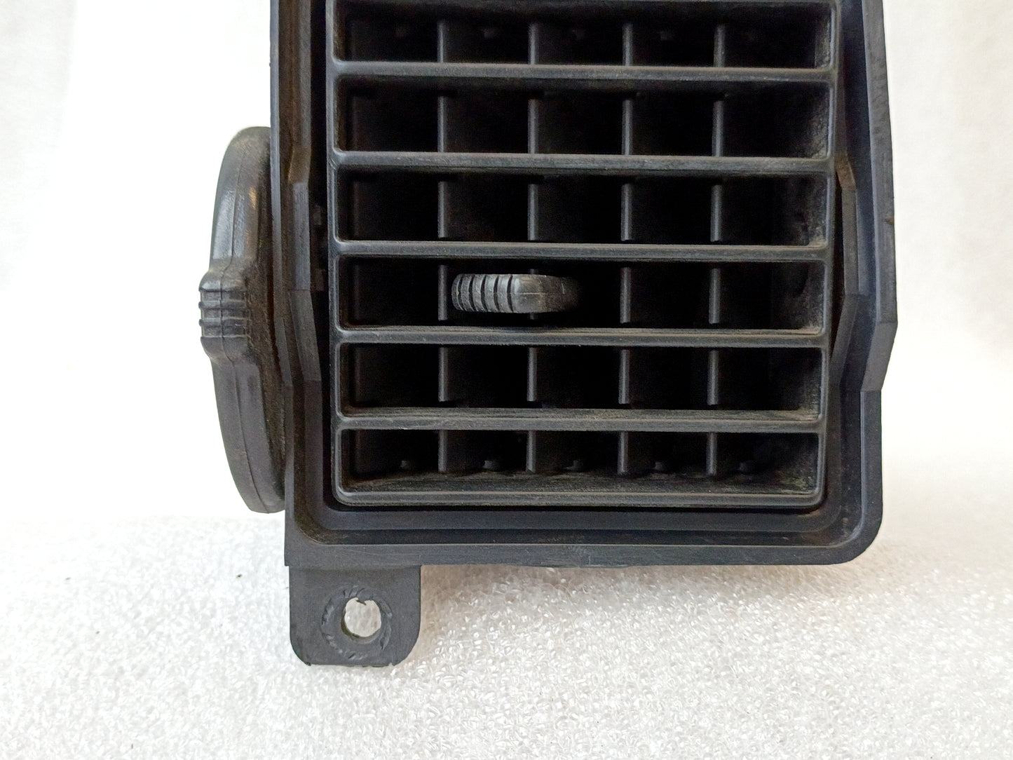 89-95 Left/Driver Side Dash AC Vent (Used) Toyota 4Runner Pickup OEM  55686-89102