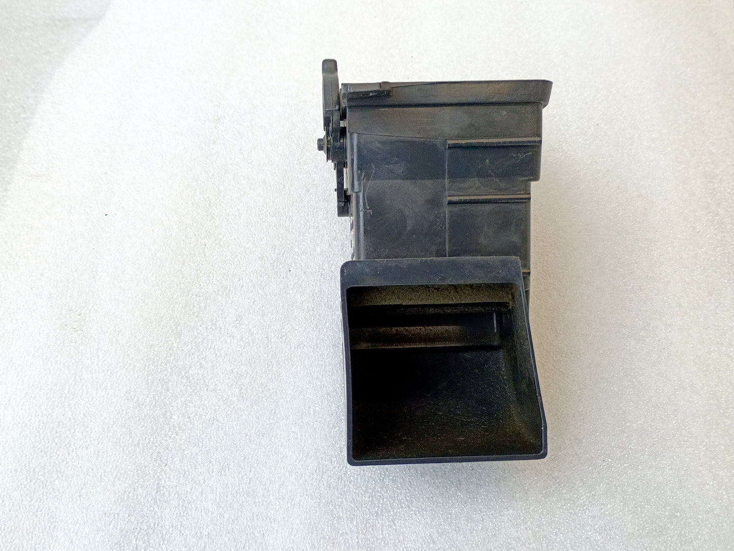 89-95 Left/Driver Side Dash AC Vent (Used) Toyota 4Runner Pickup OEM  55686-89102