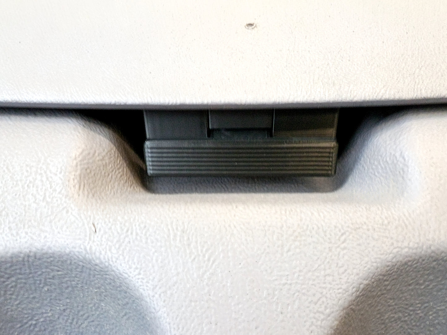 92-97 Light/Opal Gray Center Console New Cups, Latch (Used) F150 F250 F350 Bronco