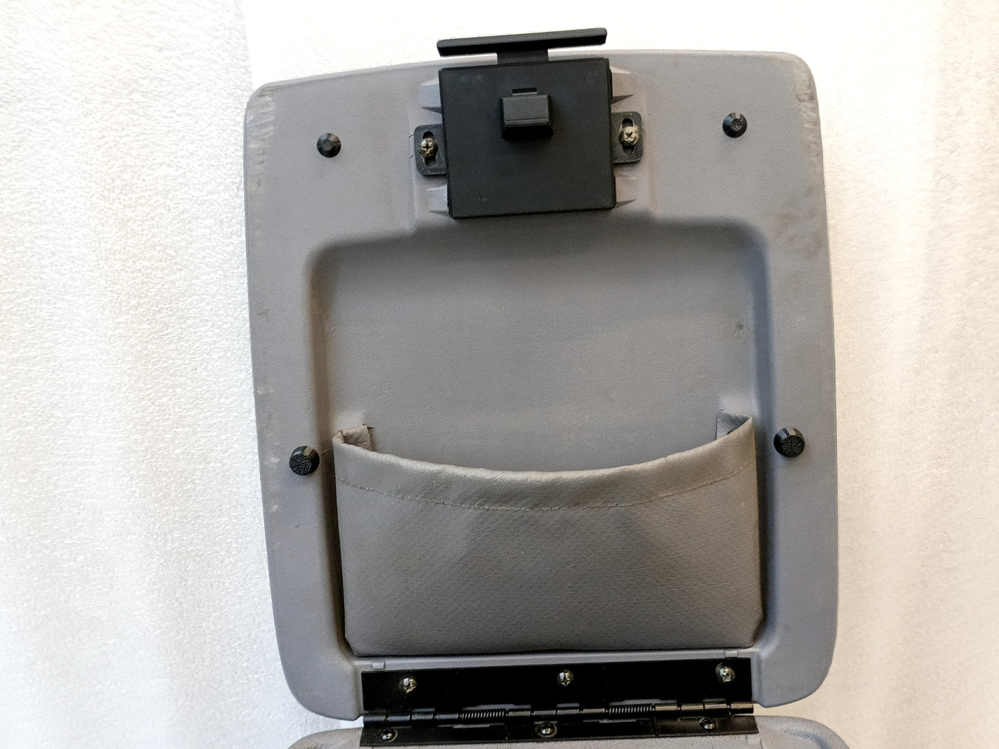 92-97 Light/Opal Gray Center Console New Cups, Latch (Used) F150 F250 F350 Bronco