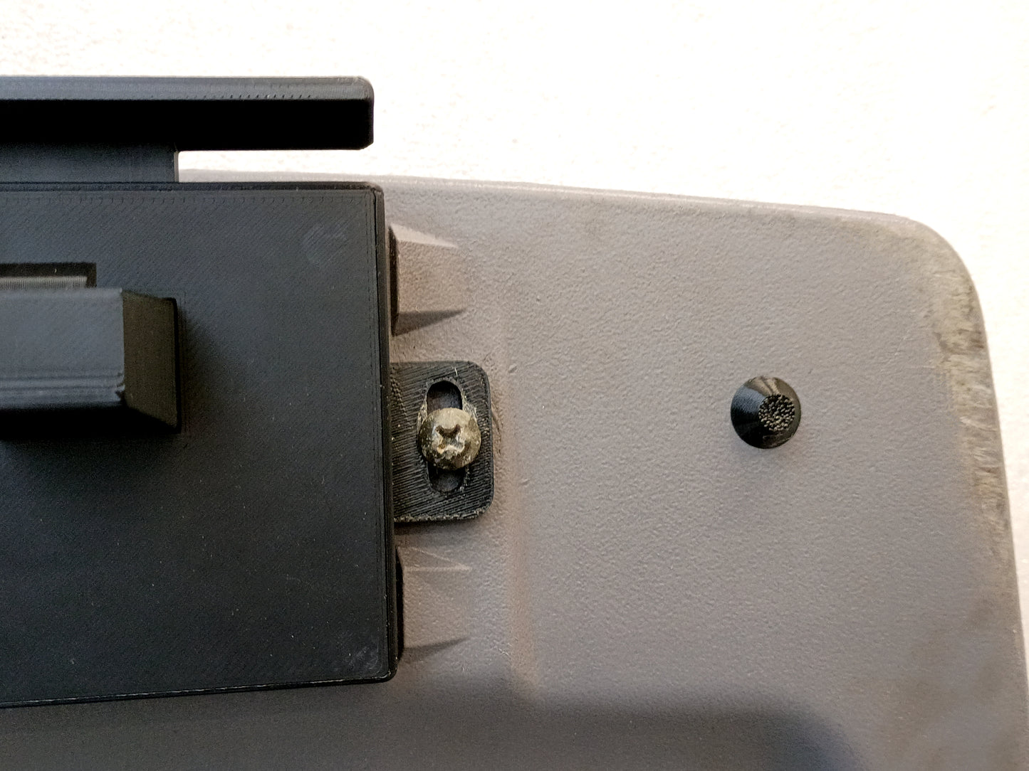 92-97 Light/Opal Gray Center Console New Cups, Latch (Used) F150 F250 F350 Bronco
