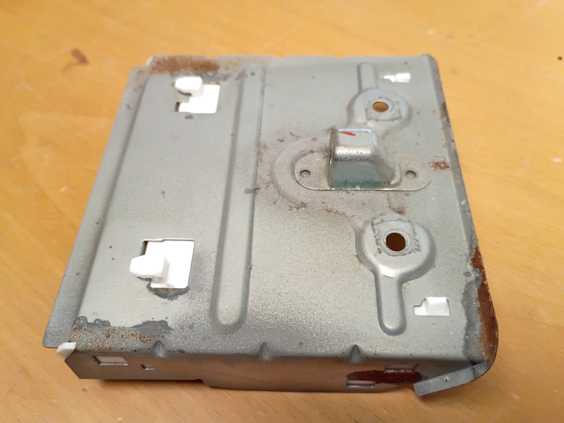 Metal ashtray guide set for Toyota vehicles (1989-2004) with updated design; white plastic clips for secure installation.