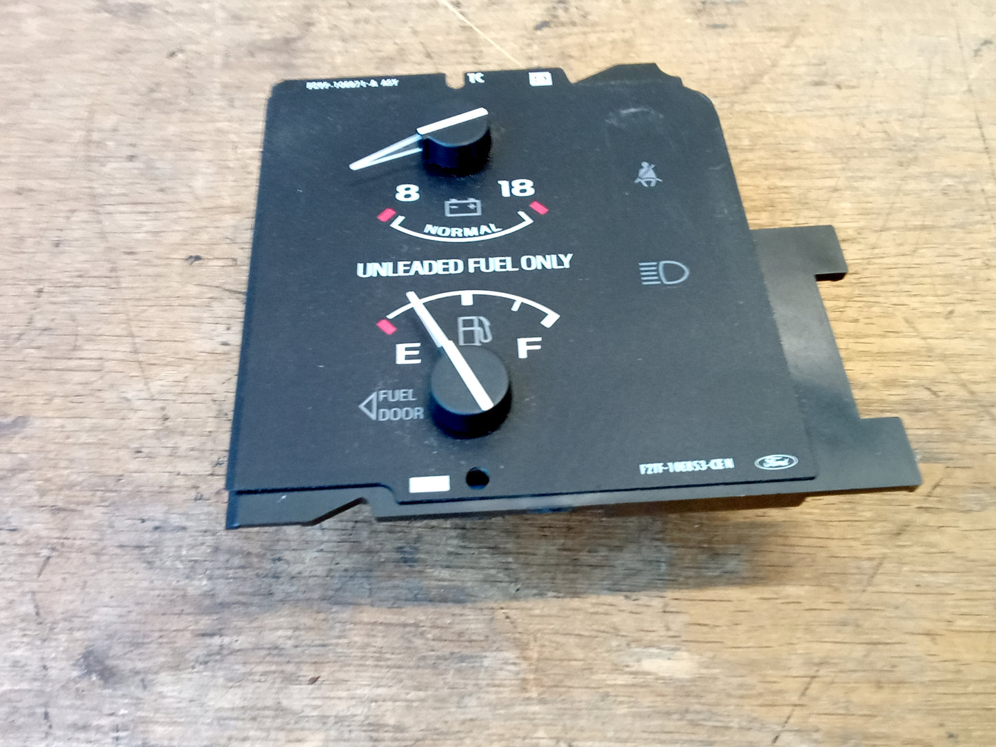 92-93 Volt/Battery & Gas Gauge Without Tach (Used) Ford F150 F250 F350 Bronco OEM