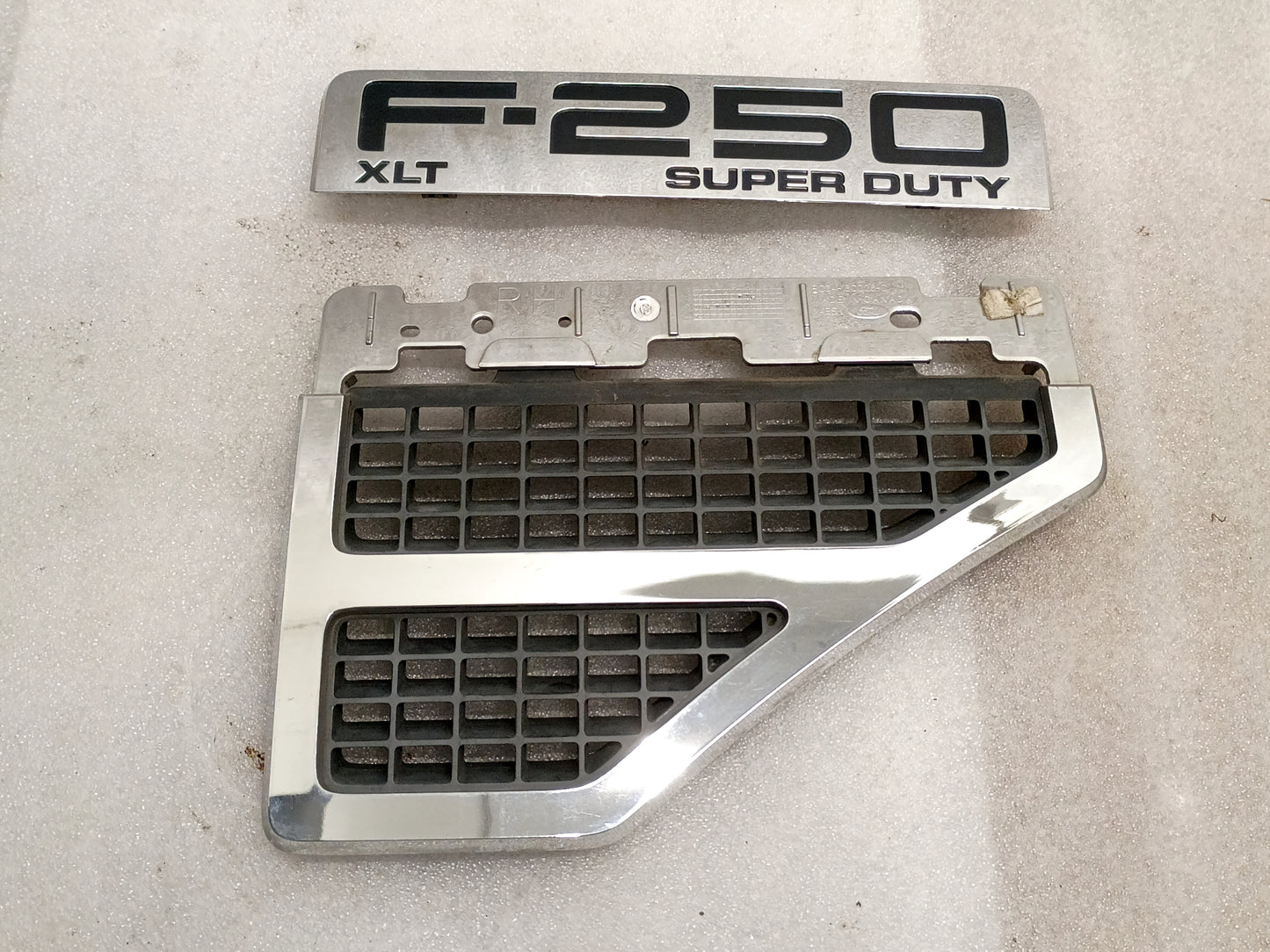 08-10 Right Fender Emblem  F-250 XLT Super Duty (Used) OEM Badge Grill Ford F250