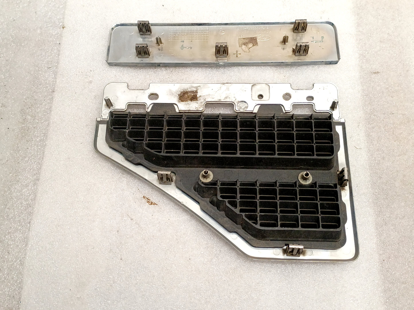 08-10 Right Fender Emblem  F-250 XLT Super Duty (Used) OEM Badge Grill Ford F250