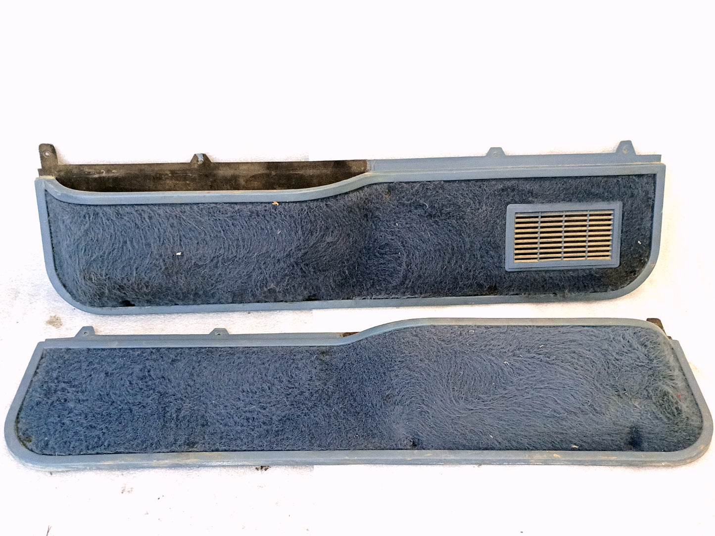 87-91 Deluxe Light Blue Door Panel Set Manual Windows (Used) F150 F250 F350 Bronco XLT