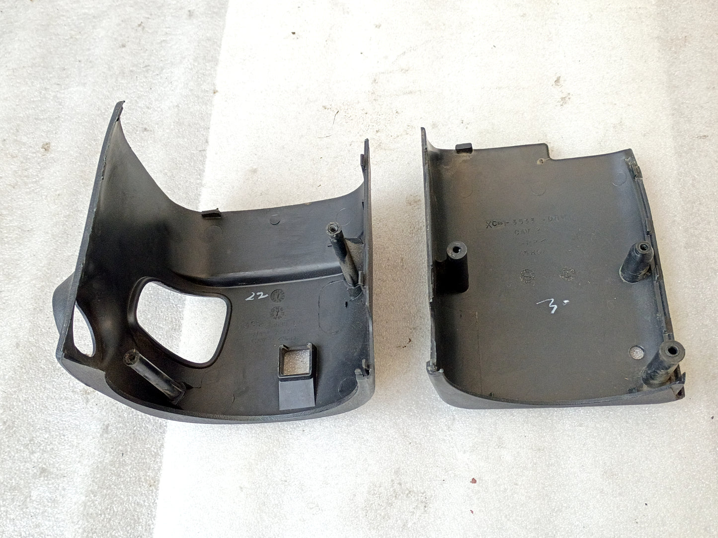 99-07 Auto Steering Column Trim -  WITHOUT TILT (Used) Ford F250 F350 Super Duty