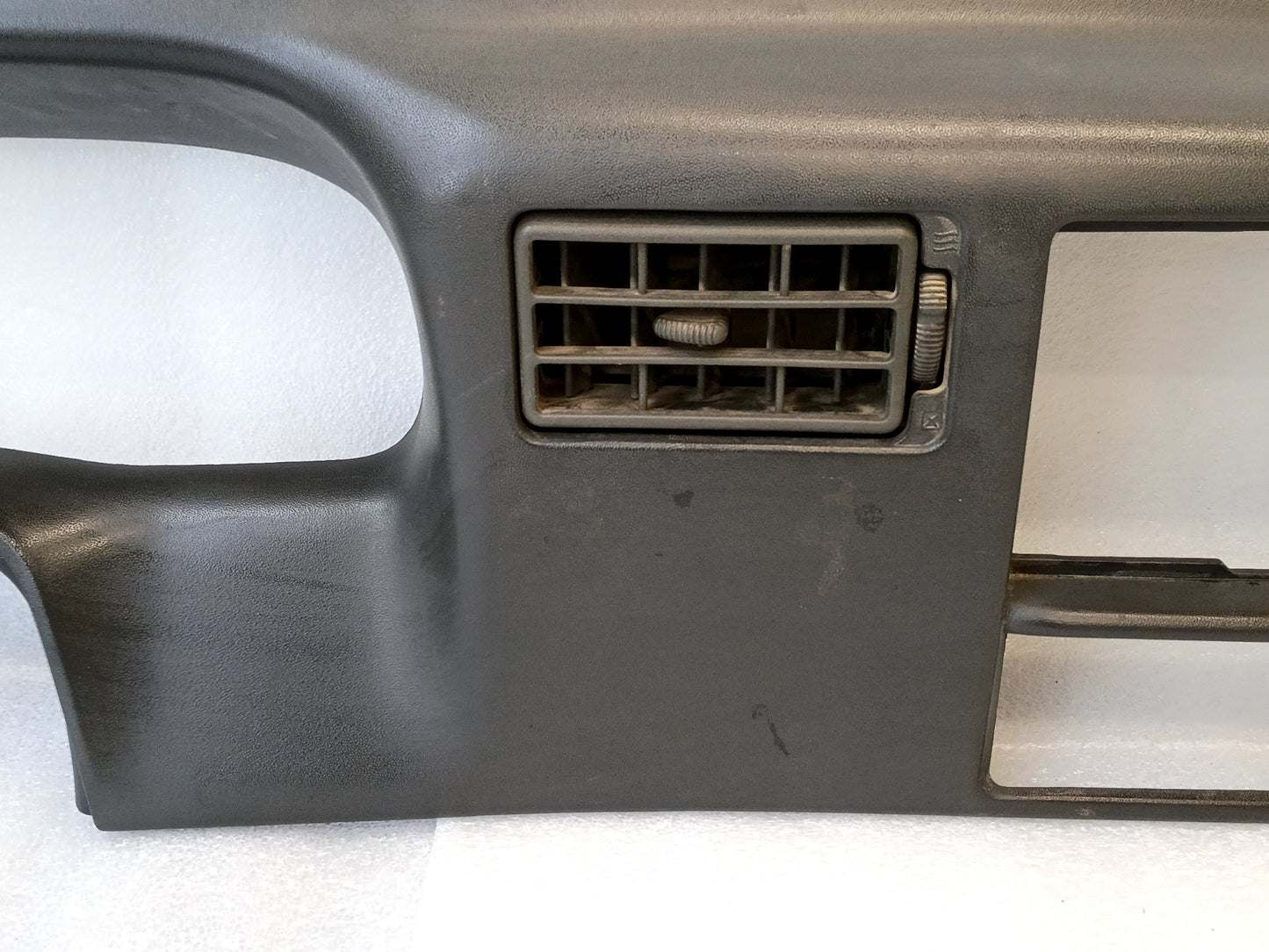 99-04 OEM Gray Gauge Cluster Bezel with AC Vent (Used) Ford F250 F350 Super Duty