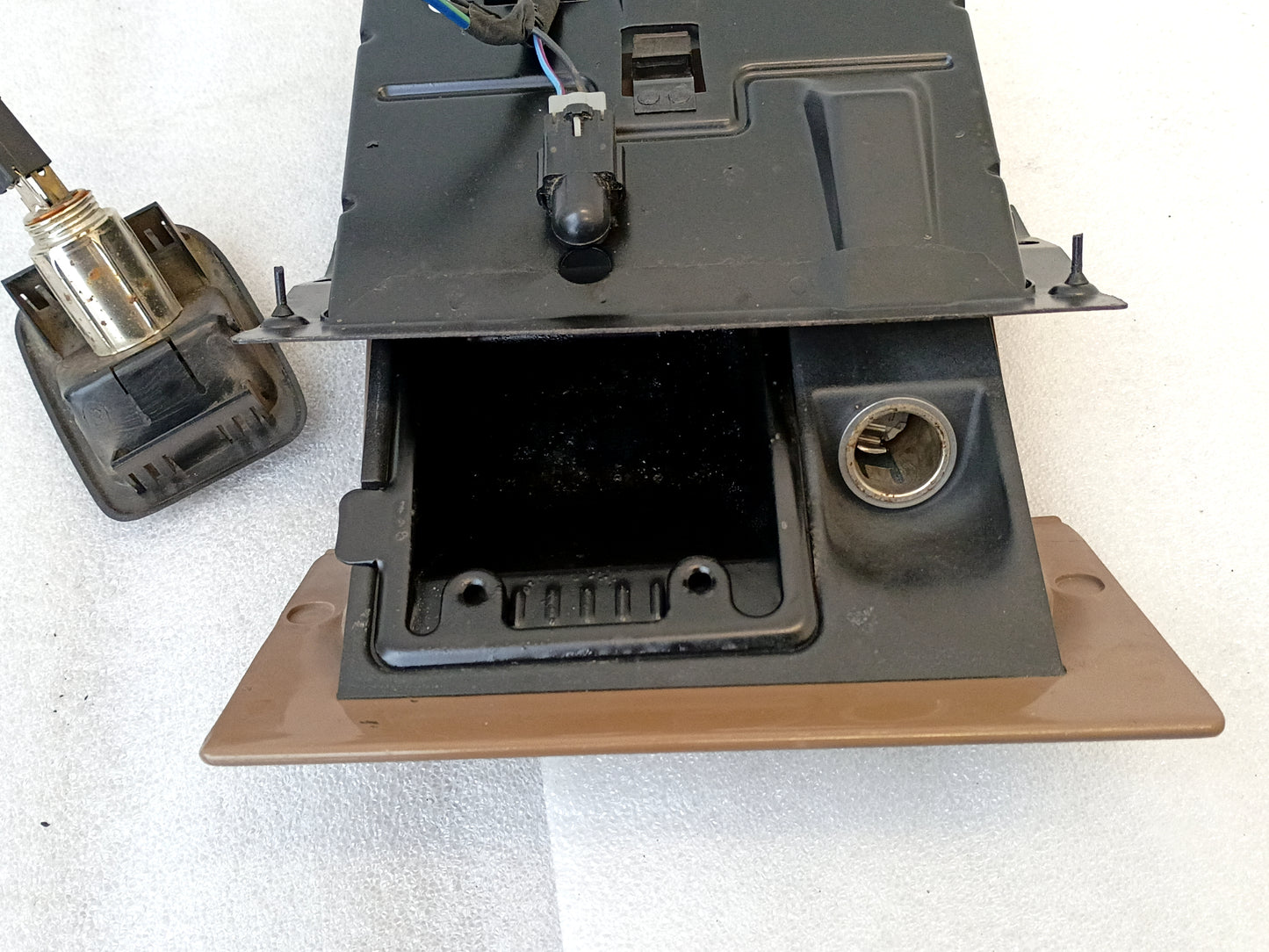 92-96 Tan/Mocha Beige Ashtray Assembly (Used) Ford F150 F250 F350 Bronco