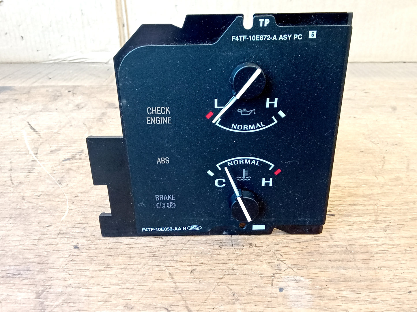 94-97 Oil & Temperature Gauge Without Tach (Used) Ford F150 F250 F350 Bronco OEM