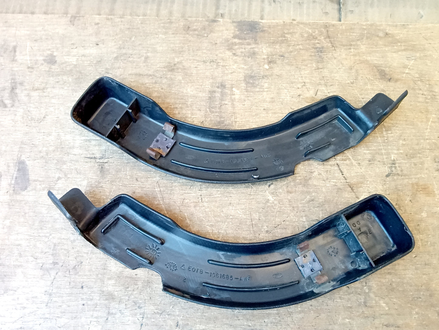80-86 Black Bench Seat Hinge Covers (Used) F150 F250 F350 Bronco